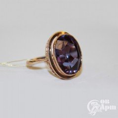 Кольцо с выращенным корундом